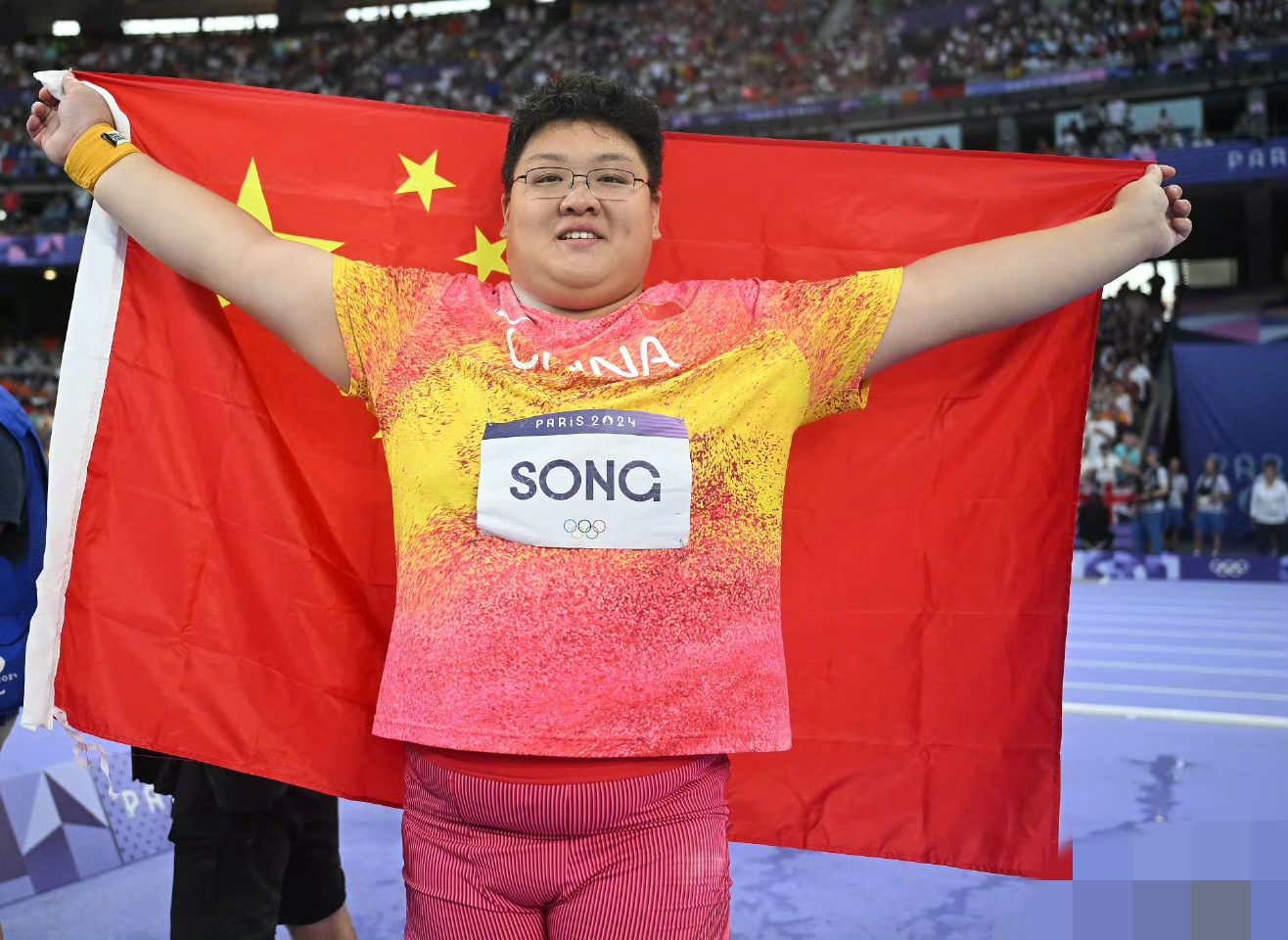 中国队获得男子篮球比赛银牌