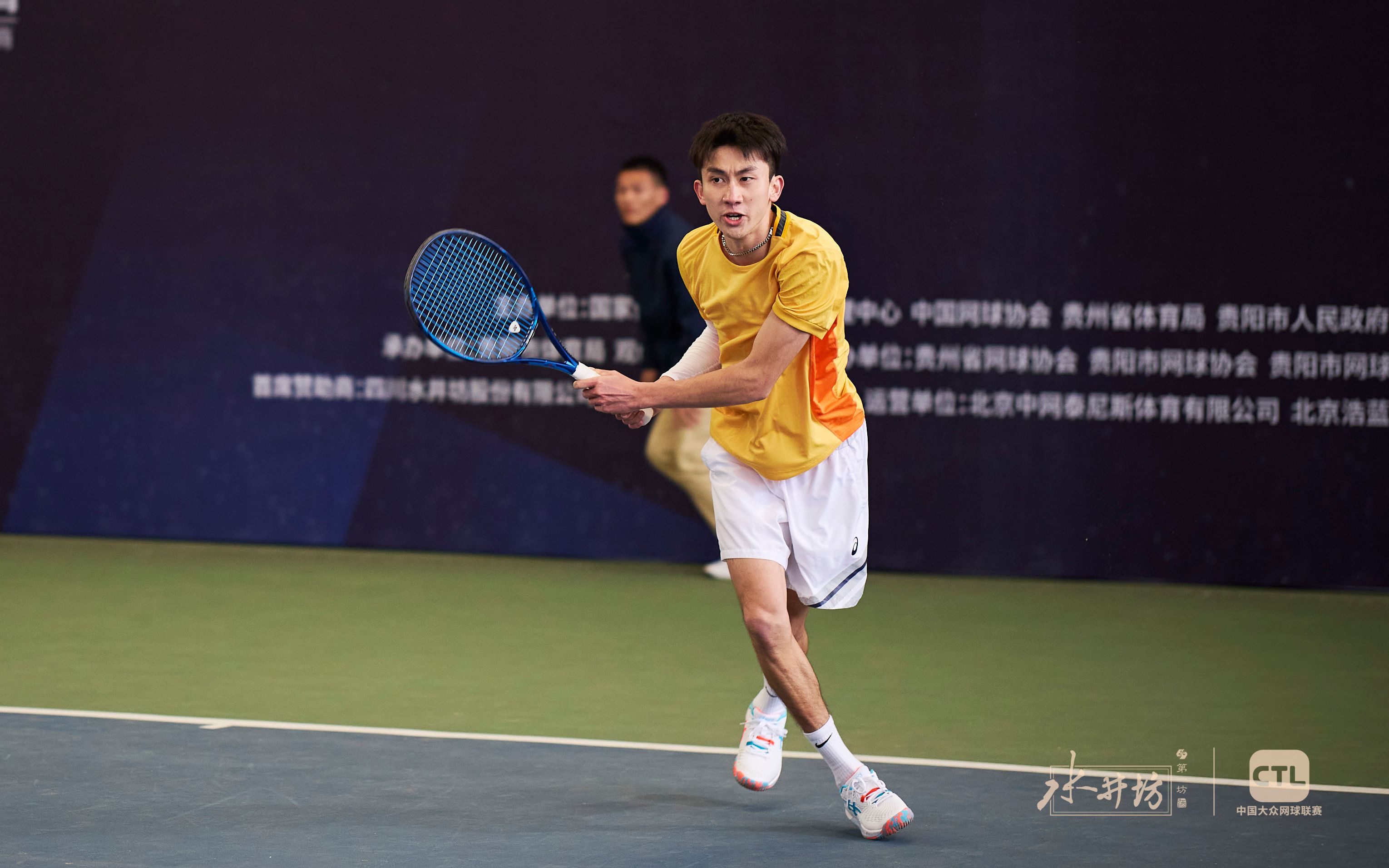 网球男双决赛：刘宇磊鼎力合作勇夺头名