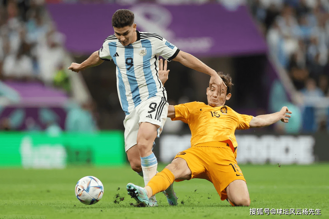 荷兰队以两球小胜比利时，战胜强敌挺进四强