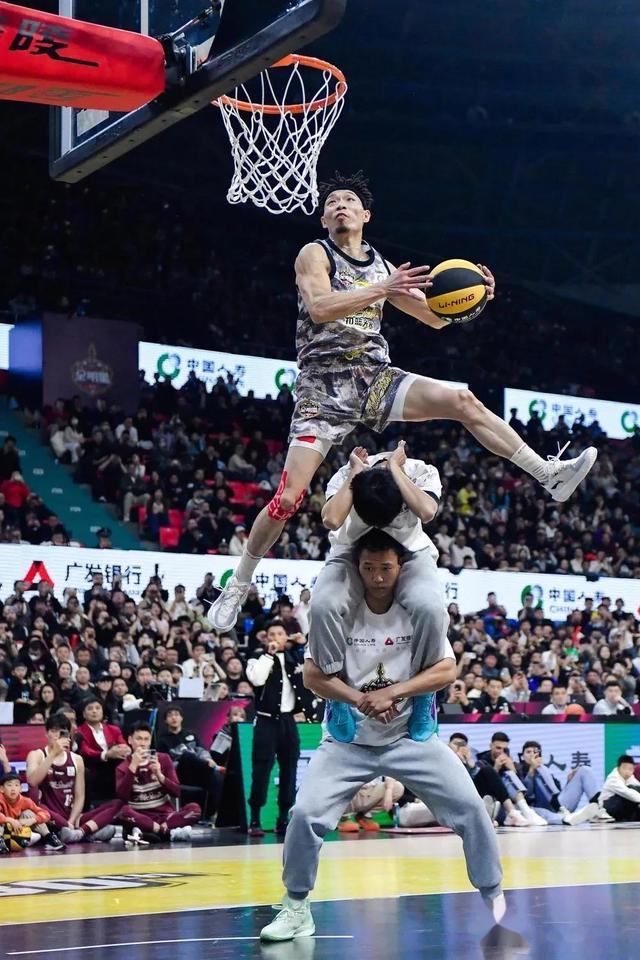 精彩纷呈!体育巨星集结角逐桂冠 精彩纷呈!体育巨星集结角逐桂冠