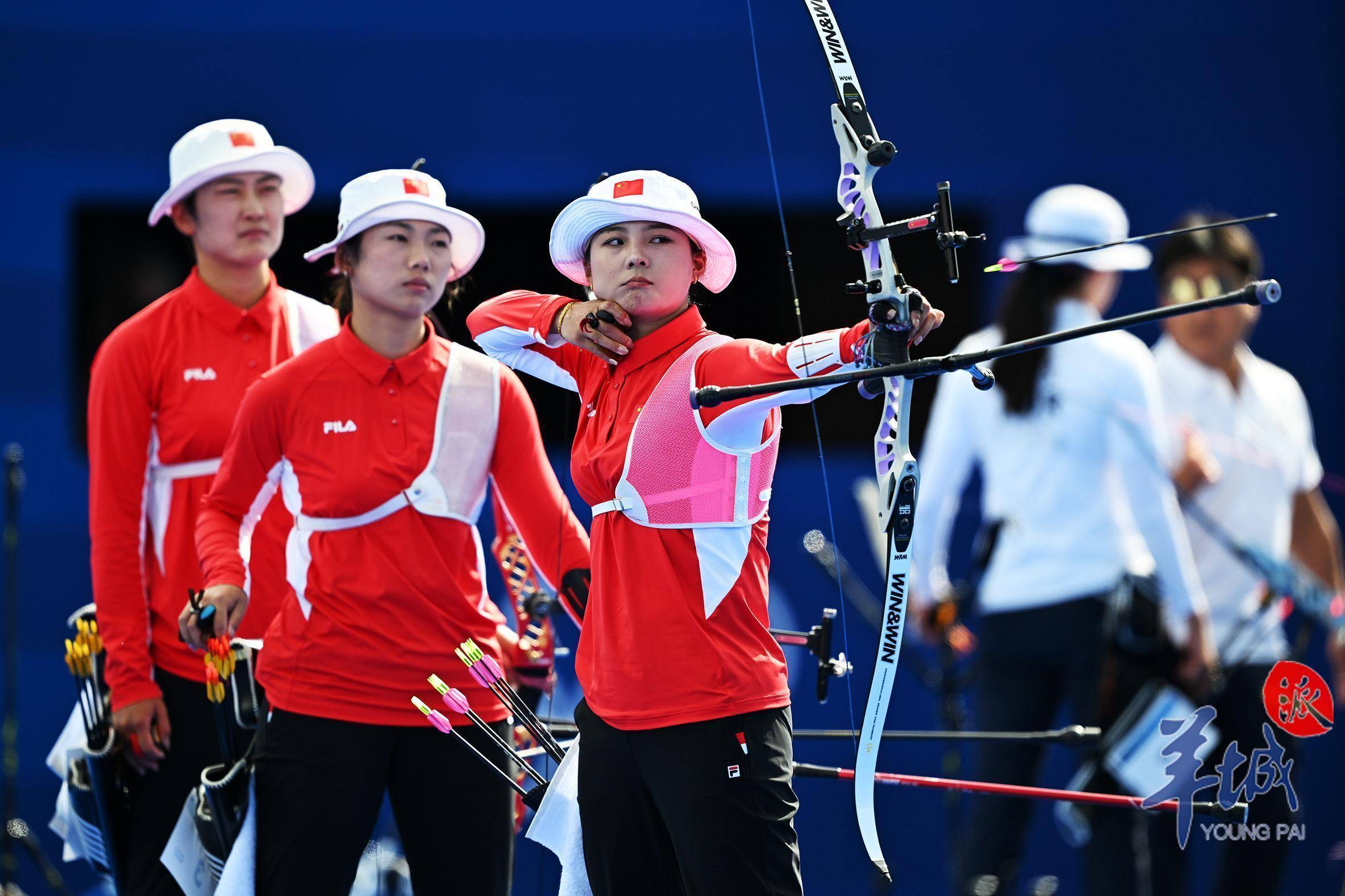 英国射箭选手勇夺女子团体赛金牌，稳定发挥